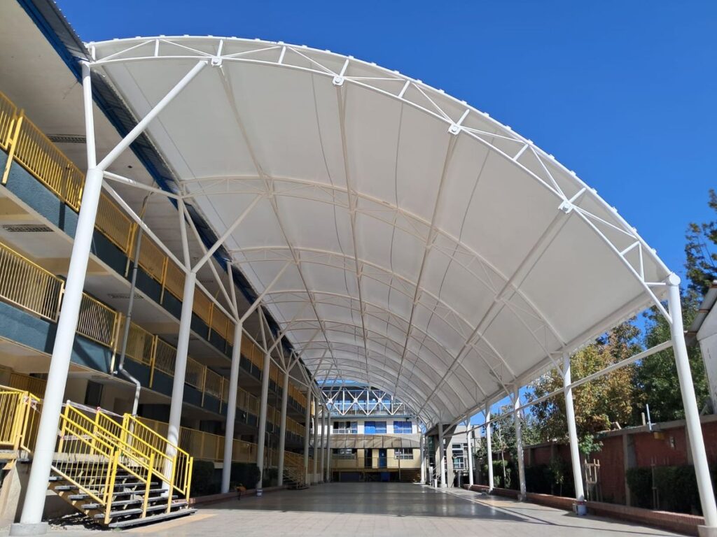 Tensoestructura pario interior Colegio Santa Teresa (1)